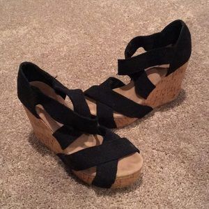 VOLATILE SIZE 9 BLACK WEDGE